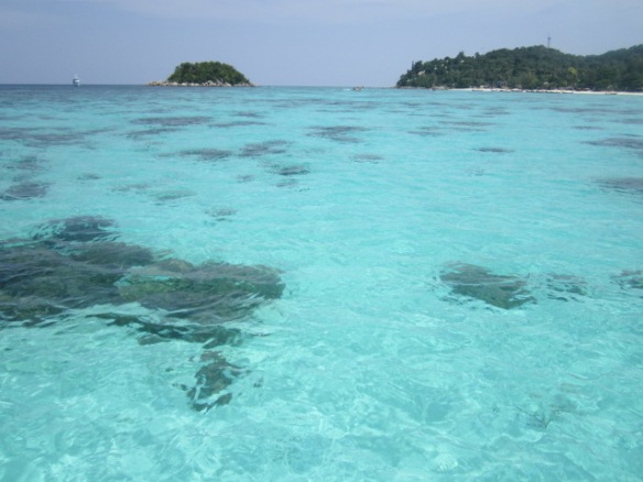 A week off in the end of July took me to these turquoise waters of the coast of Ko Adang National Park.